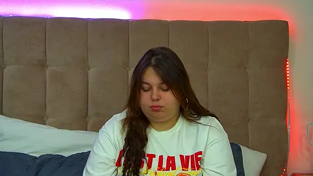 LillianKim online show from September 18, 2025, 6:32 pm