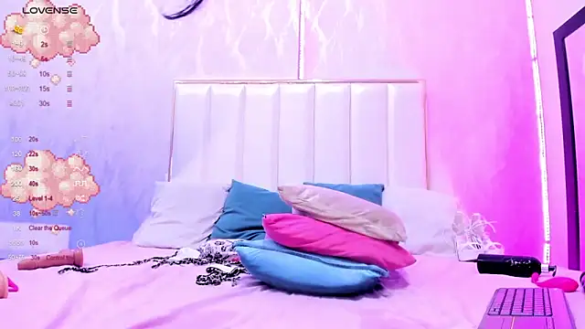 Snapshot of zarahfoster chatting on December 10, 2024, 8:05 pm zarahfoster online show from December 10, 2024, 8:05 pm