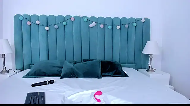 marianaaguii online show from December 30, 2024, 11:48 am