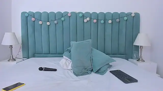 marianaaguii online show from January 22, 2025, 12:27 pm