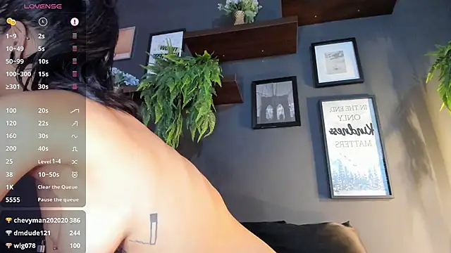 Snapshot of Mackenzie_Moore chatting on December 4, 2024, 12:30 am Mackenzie Moore online show from December 4, 2024, 12:30 am