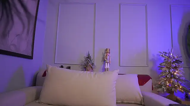 Snapshot of Lauraxx69 chatting on December 28, 2024, 8:26 am Lauraxx69 online show from December 28, 2024, 8:26 am