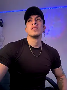 Snapshot of strongboy_ chatting on December 2, 2025, 1:17 pm strongboy online show from December 2, 2025, 1:17 pm