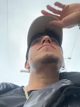 Snapshot of strongboy_ chatting on December 3, 2025, 11:30 am strongboy online show from December 3, 2025, 11:30 am