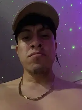 Snapshot of strongboy_ chatting on December 5, 2025, 3:48 am strongboy online show from December 5, 2025, 3:48 am