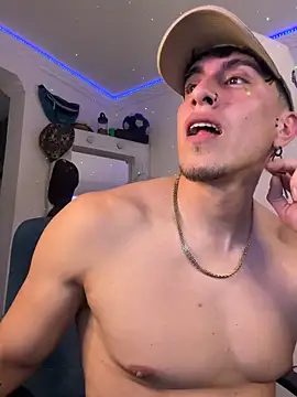 Snapshot of strongboy_ chatting on December 5, 2025, 8:05 pm strongboy online show from December 5, 2025, 8:05 pm