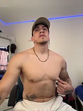 Snapshot of strongboy_ chatting on February 12, 2026, 6:14 pm strongboy online show from February 12, 2026, 6:14 pm