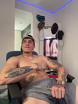 Snapshot of strongboy_ chatting on February 18, 2026, 6:04 pm strongboy online show from February 18, 2026, 6:04 pm