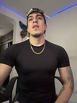 Snapshot of strongboy_ chatting on February 25, 2026, 6:06 pm strongboy online show from February 25, 2026, 6:06 pm