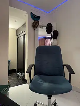 Snapshot of strongboy_ chatting on February 28, 2026, 6:20 pm strongboy online show from February 28, 2026, 6:20 pm