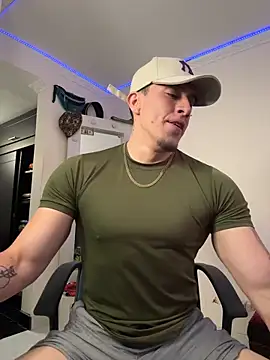 Snapshot of strongboy_ chatting on March 31, 2026, 7:25 pm strongboy online show from March 31, 2026, 7:25 pm