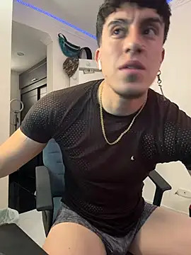 strongboy  online show from July 27, 2026, 4:58 pm