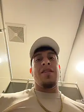 strongboy  online show from August 6, 2026, 2:57 am