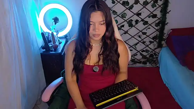 Snapshot of -Camila_ chatting on April 28, 2026, 2:11 pm -Camila online show from April 28, 2026, 2:11 pm