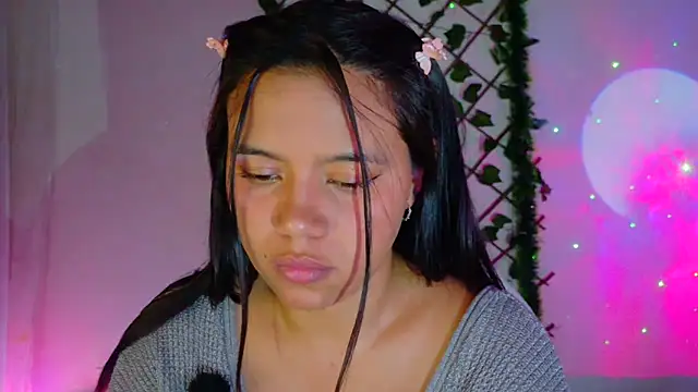 Snapshot of -Camila_ chatting on May 27, 2026, 2:14 pm -Camila online show from May 27, 2026, 2:14 pm