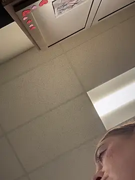 Snapshot of cinnatitties chatting on October 27, 2025, 6:45 pm cinnatitties online show from October 27, 2025, 6:45 pm