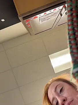 Snapshot of cinnatitties chatting on October 31, 2025, 6:31 pm cinnatitties online show from October 31, 2025, 6:31 pm