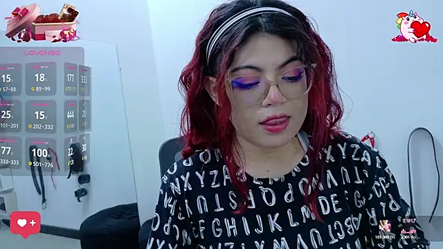 Catwhite  online show from February 19, 2025, 12:55 pm