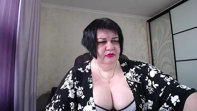 JuicyLady Di online show from December 16, 2025, 7:35 am