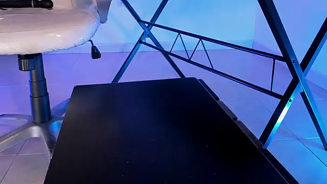 ArchieCollins online show from November 5, 2025, 10:10 pm