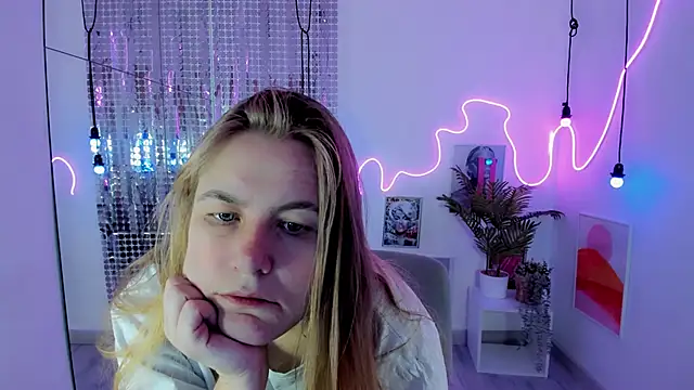 JadeSoft online show from October 3, 2025, 8:28 pm