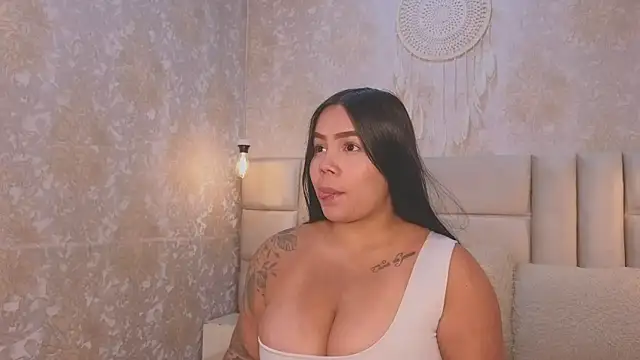 EmilyQueen3x online show from April 6, 2026, 2:29 pm