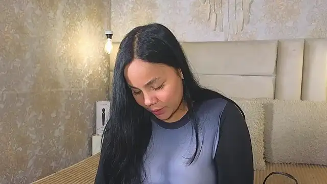 EmilyQueen3x online show from April 12, 2026, 2:44 pm