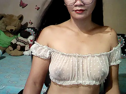 Mia Rein online show from April 6, 2026, 5:08 am