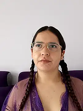 Snapshot of MiaLaurenzz chatting on October 12, 2025, 5:01 pm MiaLaurenzz online show from October 12, 2025, 5:01 pm