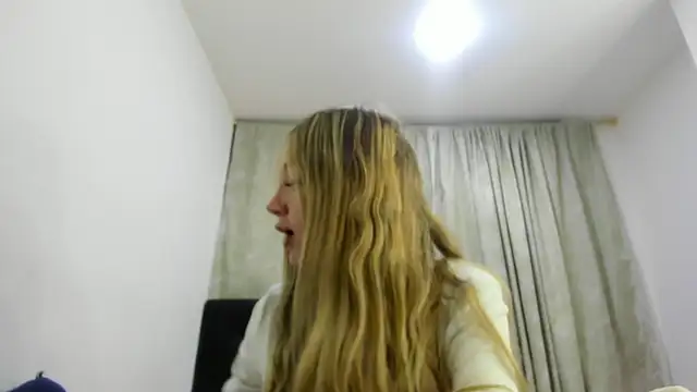 Snapshot of horny__molly_ chatting on February 18, 2026, 2:40 am horny molly online show from February 18, 2026, 2:40 am