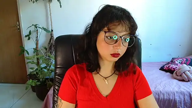 Snapshot of myamillor chatting on December 18, 2025, 11:27 am myamillor online show from December 18, 2025, 11:27 am