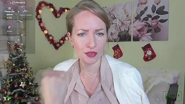 Queenymel online show from December 17, 2024, 3:39 pm