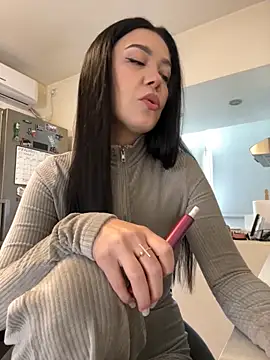 Snapshot of denise_k chatting on October 25, 2025, 11:40 am denise k online show from October 25, 2025, 11:40 am