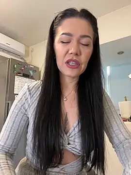 Snapshot of denise_k chatting on November 11, 2025, 12:38 pm denise k online show from November 11, 2025, 12:38 pm