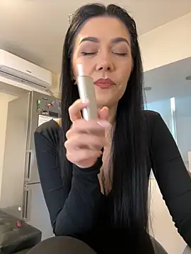 Snapshot of denise_k chatting on December 21, 2025, 12:45 pm denise k online show from December 21, 2025, 12:45 pm