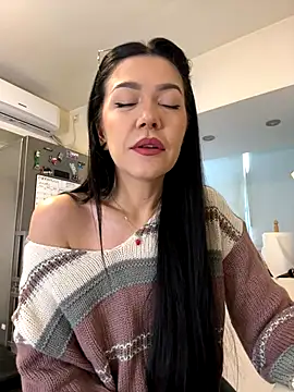 Snapshot of denise_k chatting on January 8, 2026, 12:40 pm denise k online show from January 8, 2026, 12:40 pm