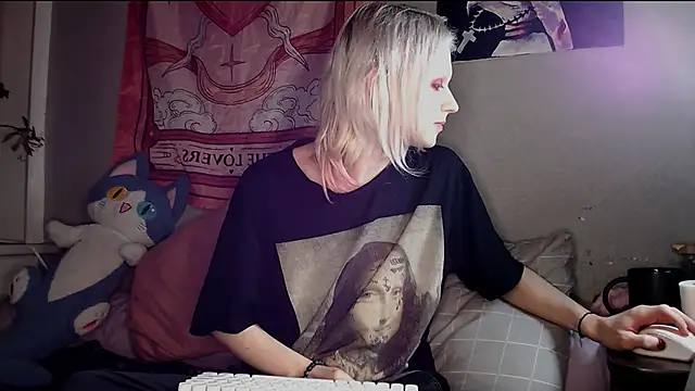 Snapshot of Alien_Bella chatting on February 22, 2026, 12:34 am Alien Bella online show from February 22, 2026, 12:34 am