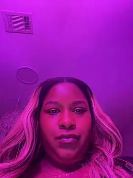 BigFineSelena online show from December 19, 2025, 2:29 am