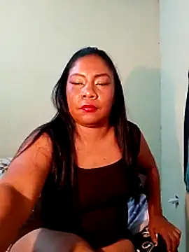 Snapshot of rosmery-navarro chatting on March 4, 2026, 5:02 am rosmery-navarro online show from March 4, 2026, 5:02 am