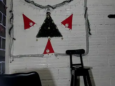 Snapshot of sarasandle chatting on December 13, 2024, 2:27 pm sarasandle online show from December 13, 2024, 2:27 pm