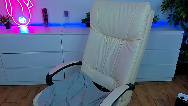 Kamilla Hot online show from February 16, 2025, 4:09 am