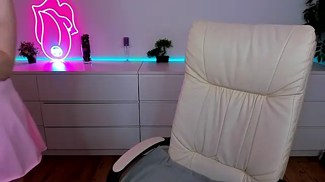 Kamilla Hot online show from March 1, 2025, 6:35 am