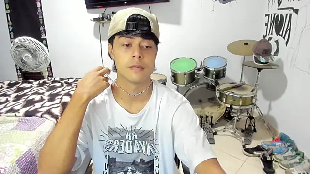 Snapshot of Zack_falcon chatting on October 30, 2025, 3:19 am Zack falcon online show from October 30, 2025, 3:19 am