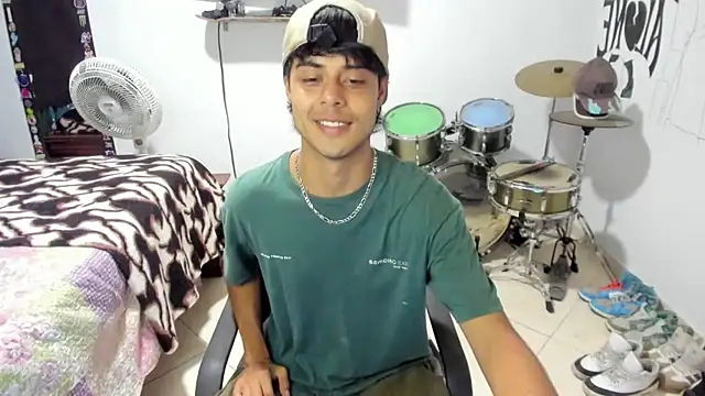 Snapshot of Zack_falcon chatting on November 4, 2025, 2:54 am Zack falcon online show from November 4, 2025, 2:54 am