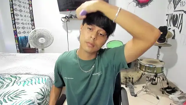 Snapshot of Zack_falcon chatting on February 4, 2026, 9:09 pm Zack falcon online show from February 4, 2026, 9:09 pm