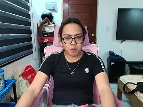 Snapshot of Your_PrettyGirlxxx chatting on March 18, 2026, 7:44 am Your PrettyGirlxxx online show from March 18, 2026, 7:44 am