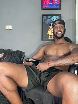 Snapshot of blackdrey18 chatting on March 9, 2025, 2:32 pm blackdrey18 online show from March 9, 2025, 2:32 pm