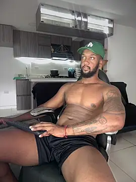 Snapshot of blackdrey18 chatting on September 20, 2025, 2:40 pm blackdrey18 online show from September 20, 2025, 2:40 pm