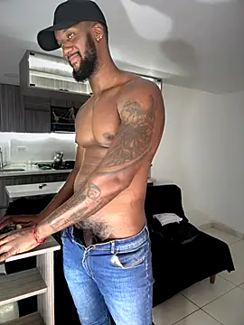 Snapshot of blackdrey18 chatting on September 24, 2025, 1:25 pm blackdrey18 online show from September 24, 2025, 1:25 pm