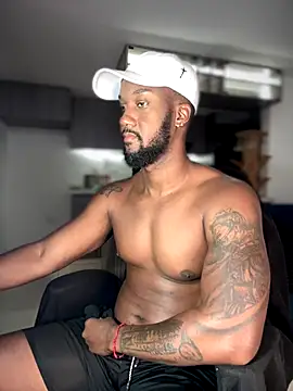 Snapshot of blackdrey18 chatting on October 16, 2025, 1:34 pm blackdrey18 online show from October 16, 2025, 1:34 pm